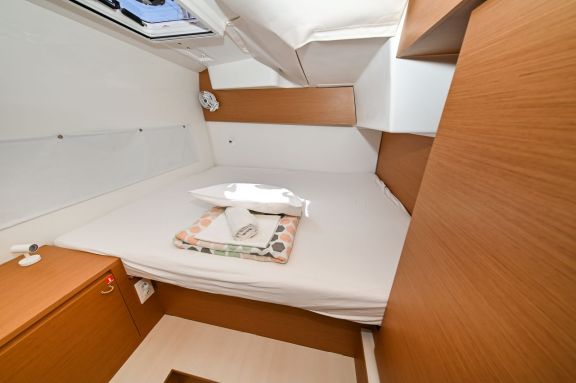 Image of Island Blue V yacht #29