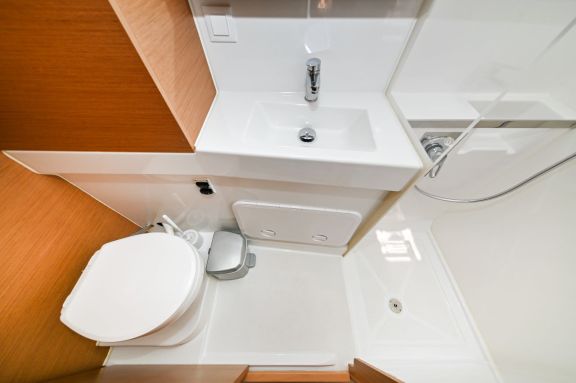 Image of Island Blue V yacht #31