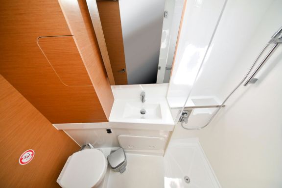 Image of Island Blue V yacht #30