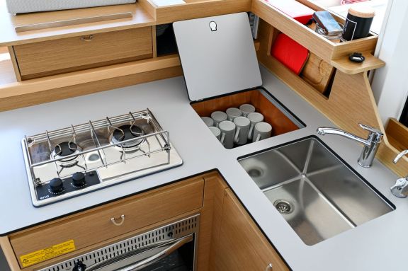 Image of Island Blue V yacht #34