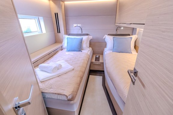 Image of Agenda 55 yacht #36