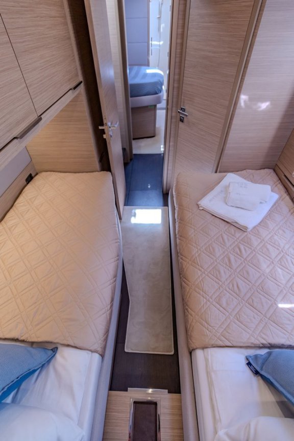 Image of Agenda 55 yacht #37