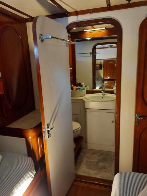 Image of Blue Titan yacht #19