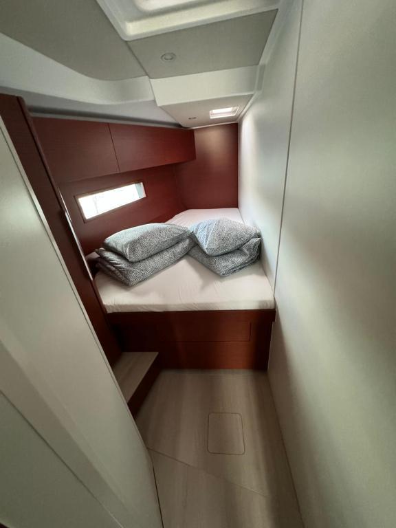 Image of Venus yacht #16