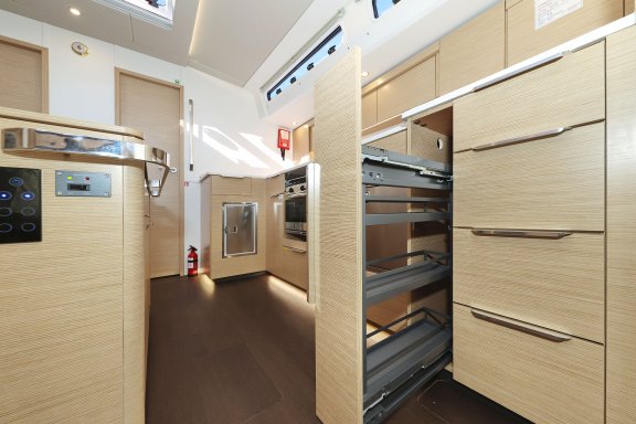 Image of Vivid yacht #24