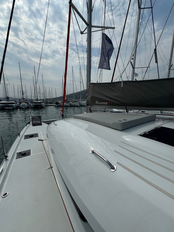 Image of Spring & Fall yacht #5