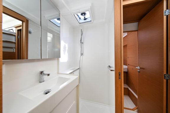 Image of Ginger Fizz V yacht #17