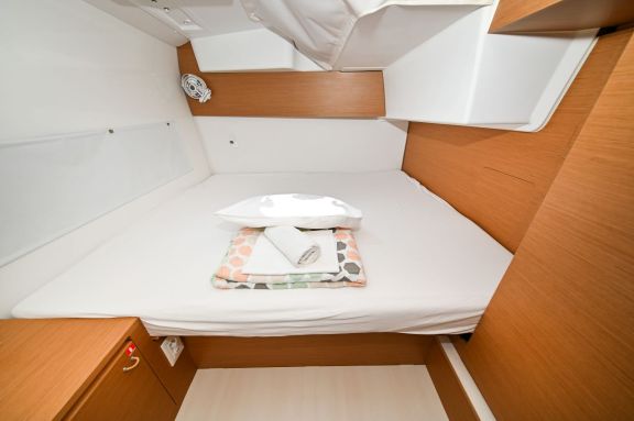 Image of Mint Cooler V yacht #15