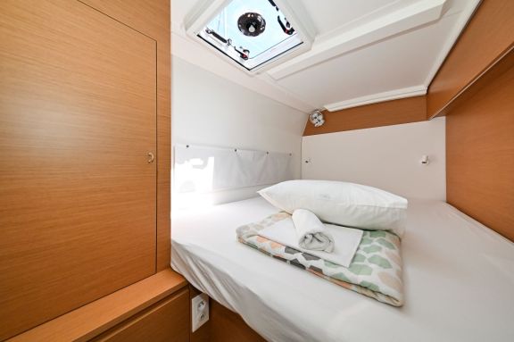 Image of Mint Cooler V yacht #12