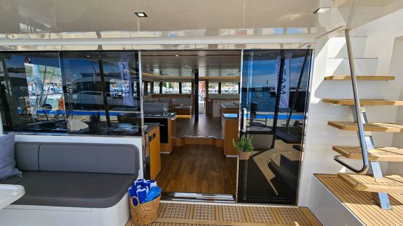 Image of October yacht #10