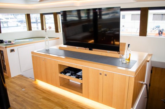 Image of October yacht #25