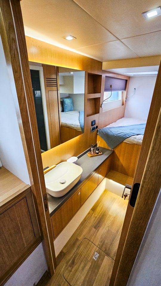 Image of October yacht #53