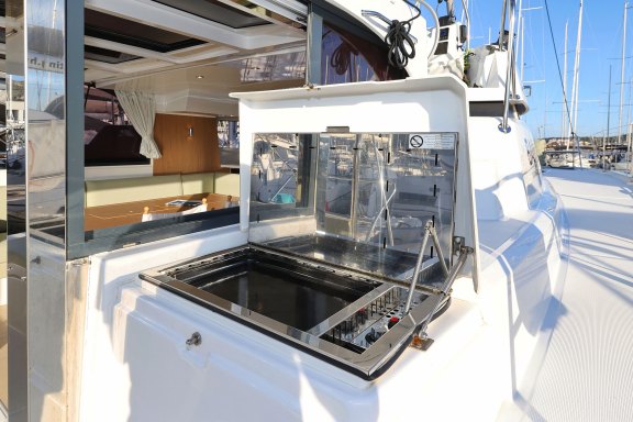 Image of Agua De Luna yacht #9