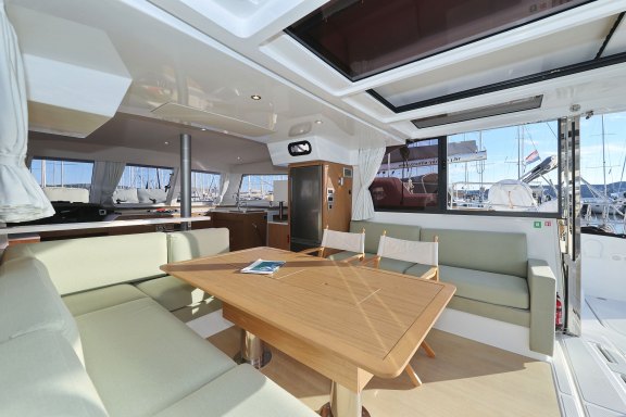 Image of Agua De Luna yacht #11