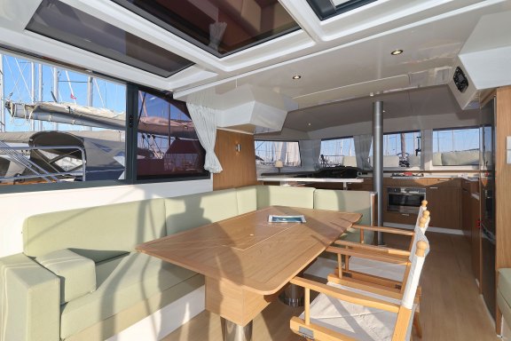 Image of Agua De Luna yacht #13