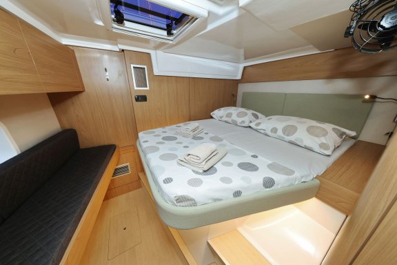 Image of Agua De Luna yacht #18