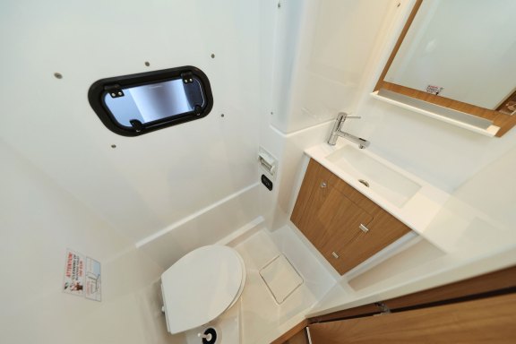 Image of Agua De Luna yacht #21