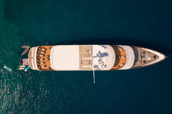 Image of Queen Eleganza yacht #3