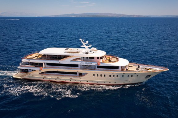 Image of Queen Eleganza yacht #4