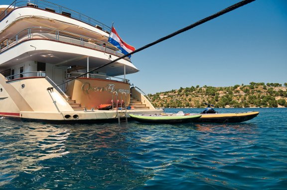 Image of Queen Eleganza yacht #9