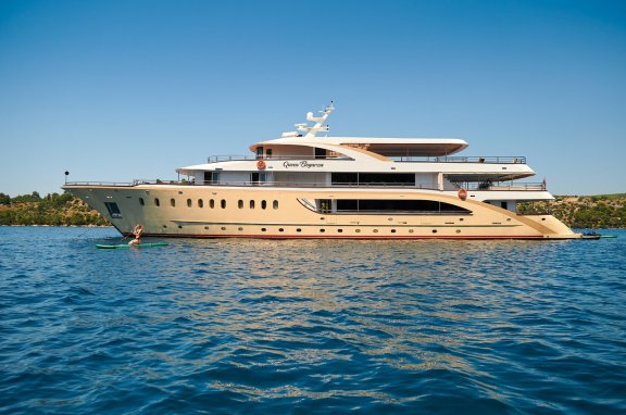 Image of Queen Eleganza yacht #2