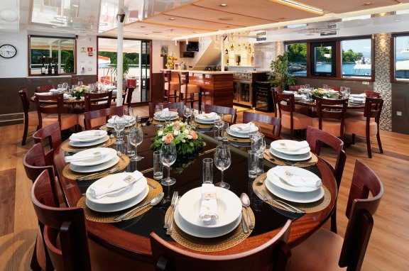 Image of Queen Eleganza yacht #13