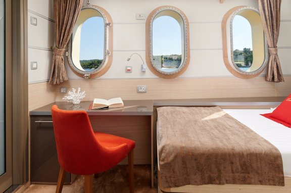 Image of Queen Eleganza yacht #21