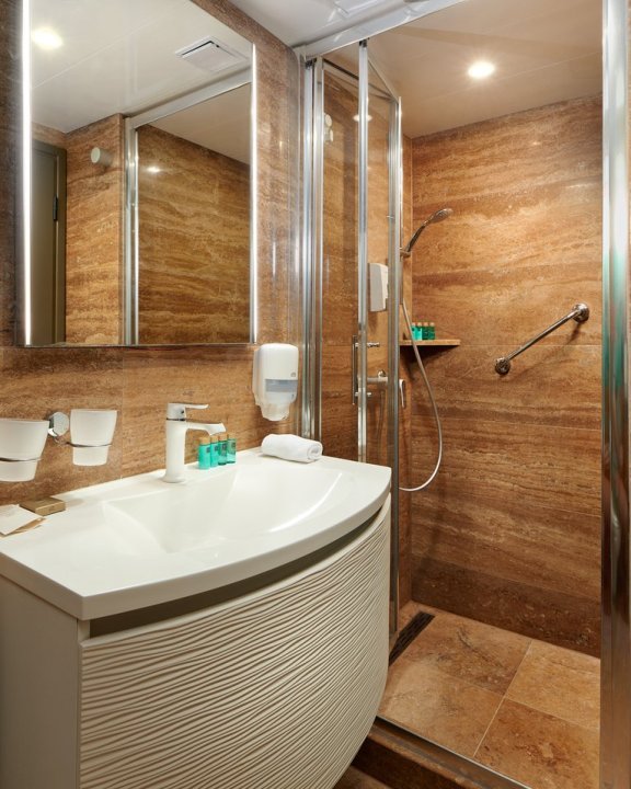 Image of Queen Eleganza yacht #23