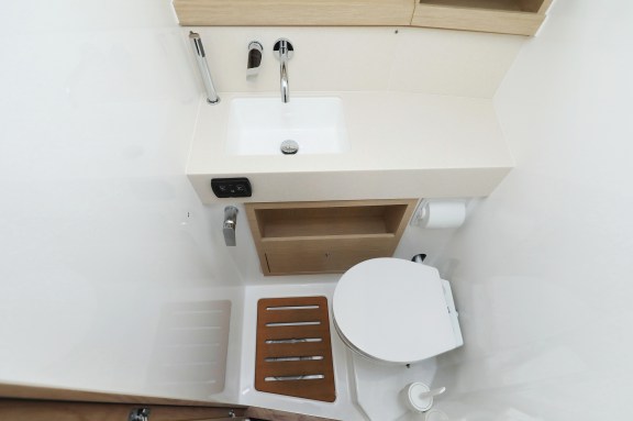 Image of Graceful Dancer yacht #34