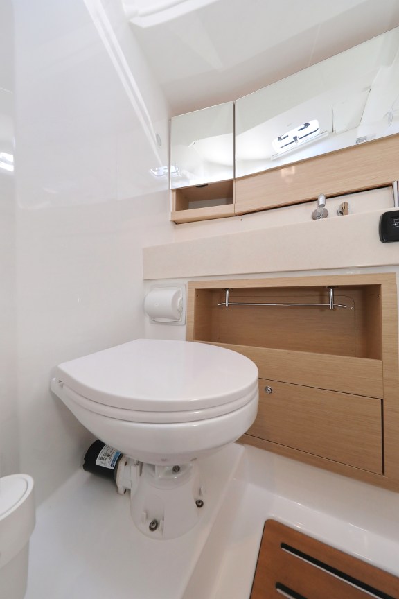 Image of Graceful Dancer yacht #37