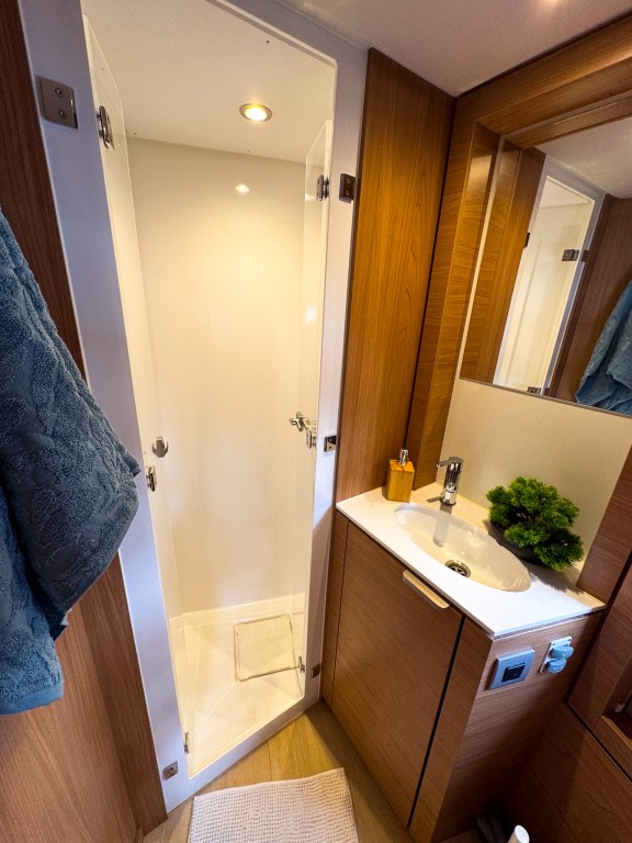 Image of La Calma yacht #20