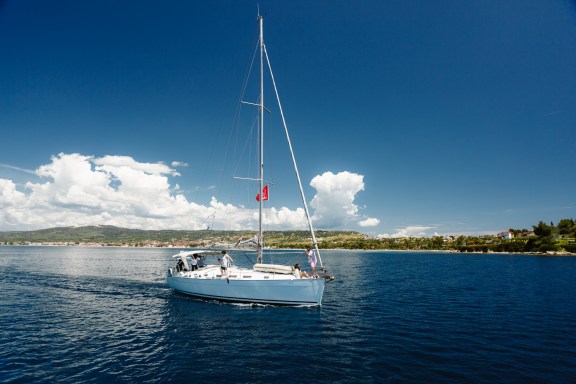 Image of Too Lucky yacht #8