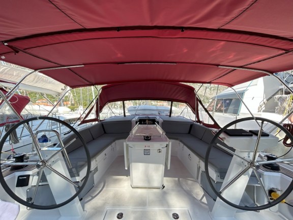 Image of Bumblebee yacht #4