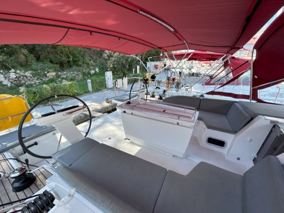 Image of Bumblebee yacht #8