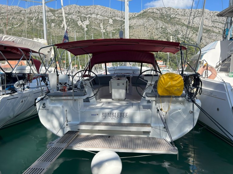 Image of Bumblebee yacht #3
