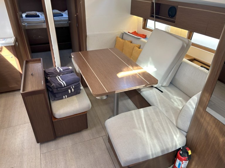 Image of Bumblebee yacht #13