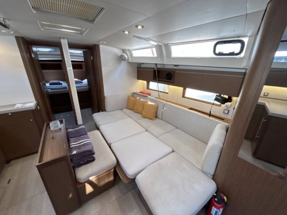 Image of Bumblebee yacht #13