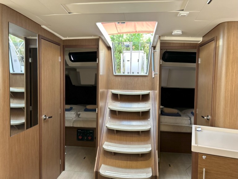 Image of Bumblebee yacht #17