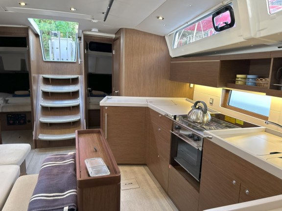 Image of Bumblebee yacht #16