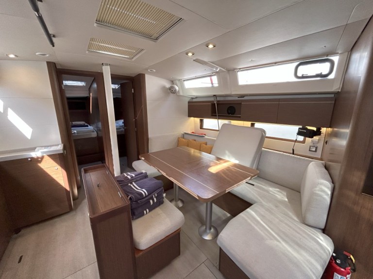 Image of Bumblebee yacht #11
