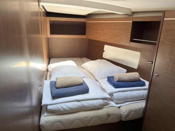 Image of Bumblebee yacht #19