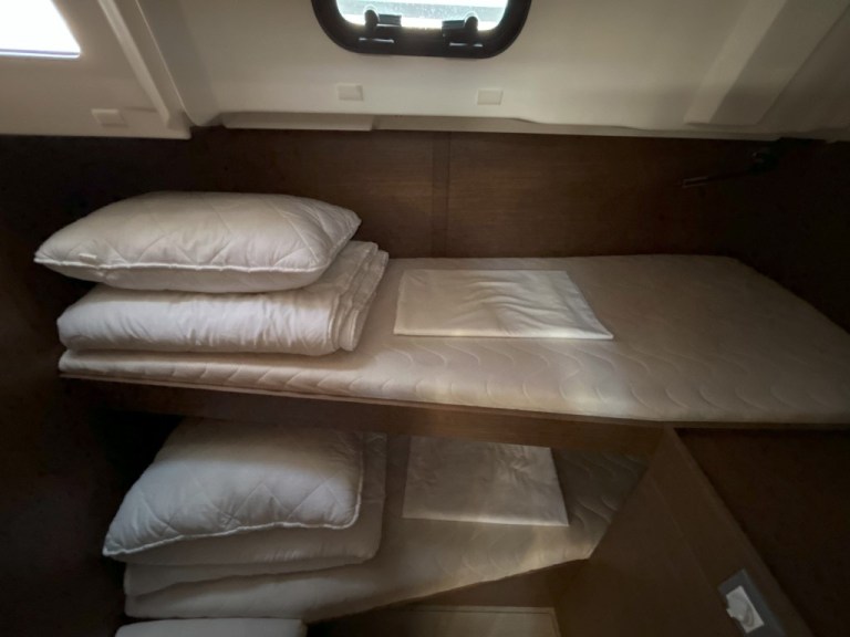 Image of Bumblebee yacht #22