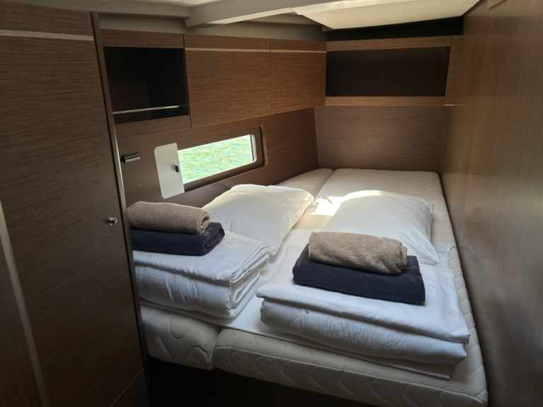 Image of Bumblebee yacht #20