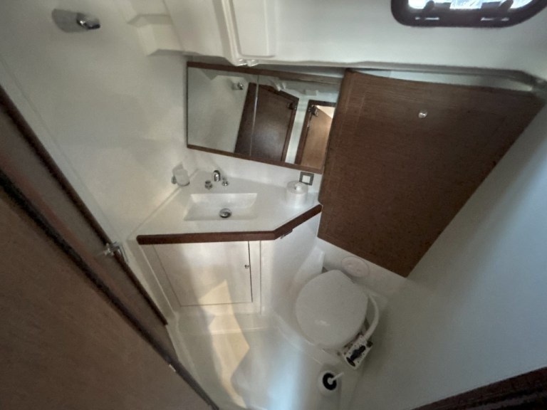 Image of Bumblebee yacht #25