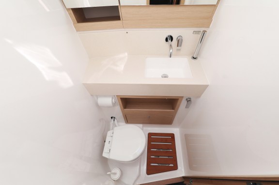 Image of Sea Breeze yacht #34