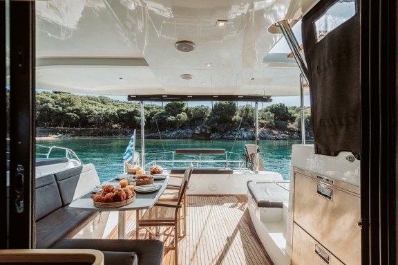 Image of IO yacht #7