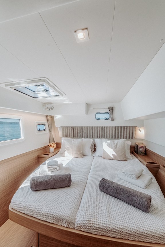 Image of IO yacht #18