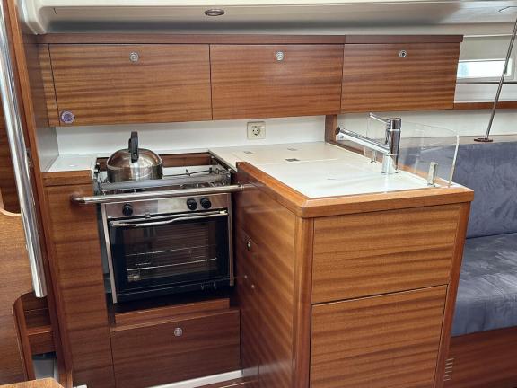 Image of Piccola Strega yacht #13