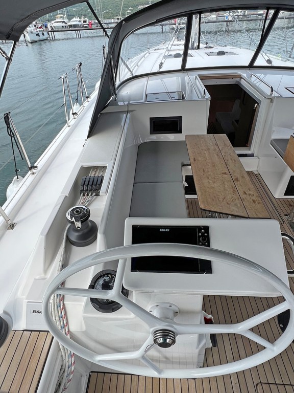 Image of Sunny yacht #7