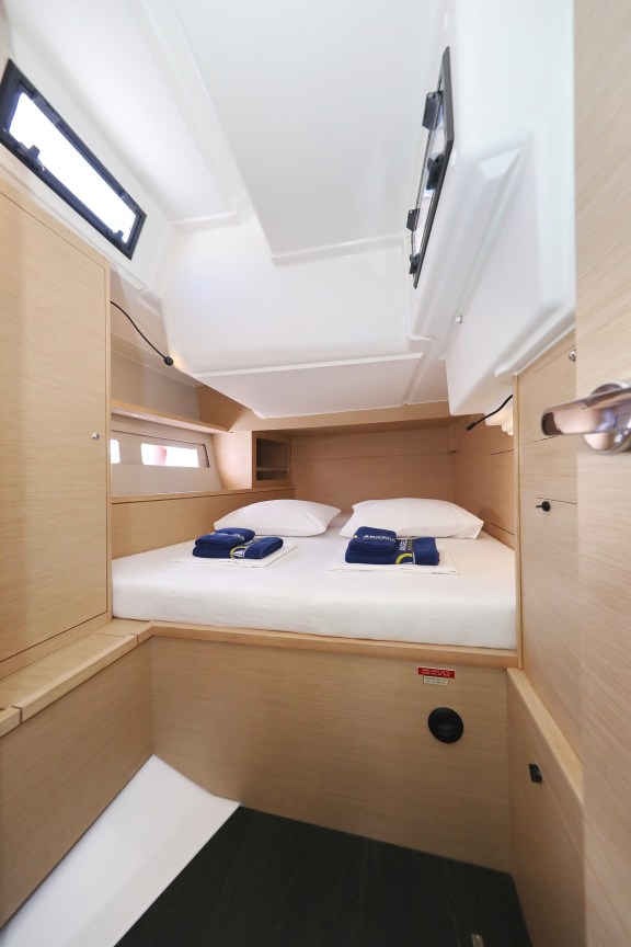 Image of Blue Therapy yacht #24